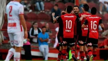 Newels ganó de visitante 1-0 con gol de Scocco